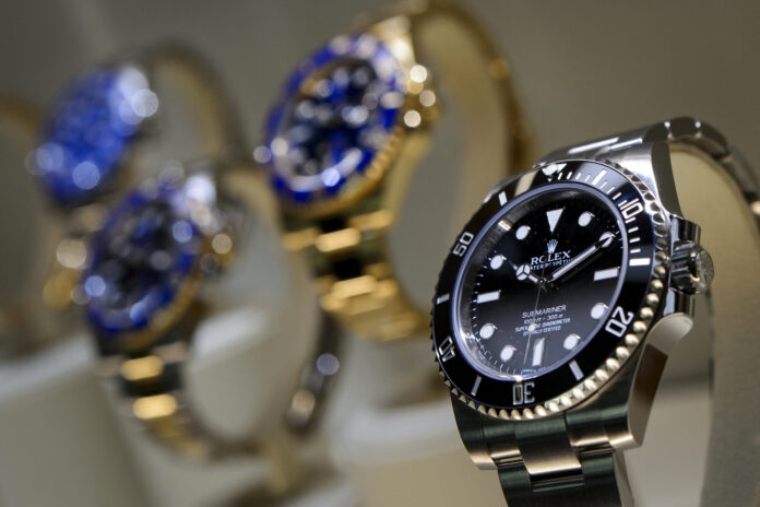 The Evolution of Luxury Watches: Tradition Meets Technology